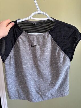 Nike Crop Workout Top